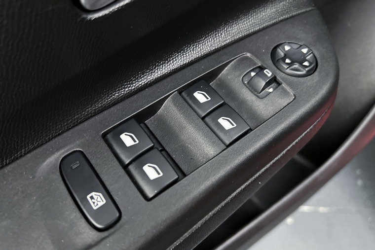 Vehicle Image 21