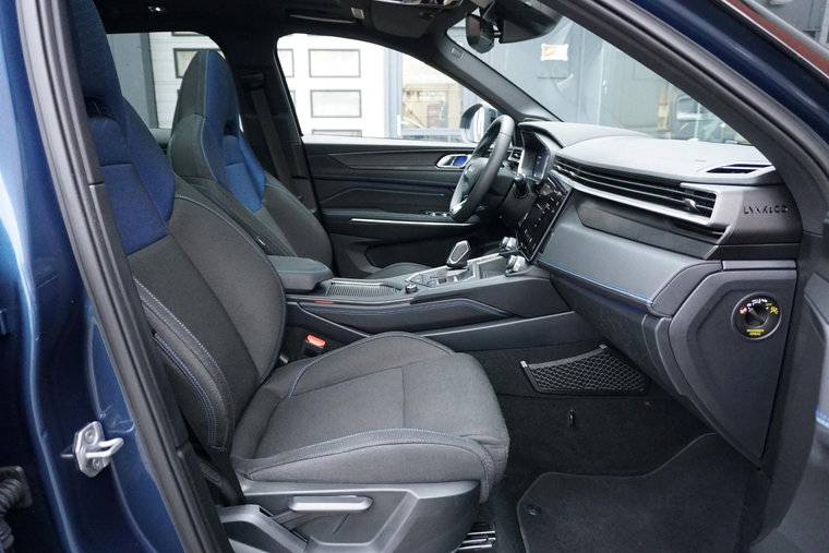 Vehicle Image 16