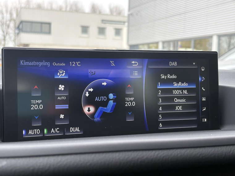 Vehicle Image 32