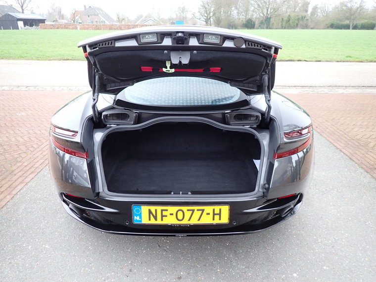Vehicle Image 32