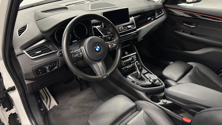 Vehicle Image 25