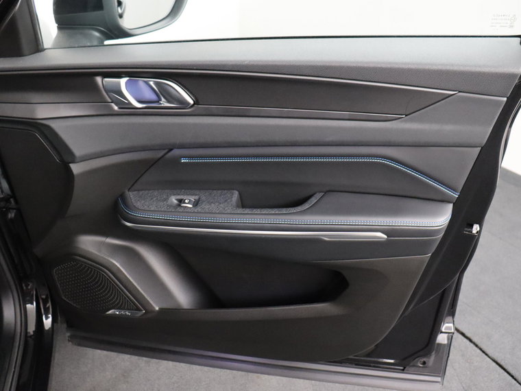 Vehicle Image 33
