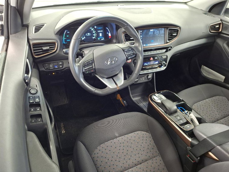 Vehicle Image 12