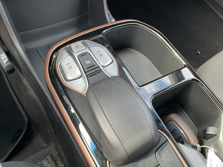 Vehicle Image 32