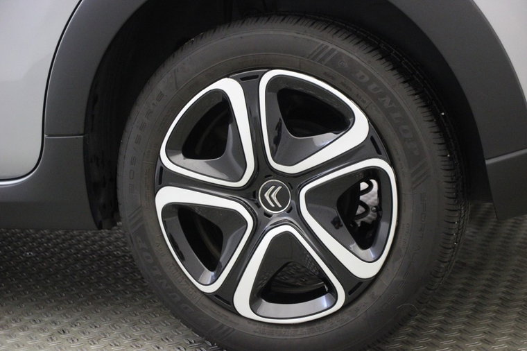 Vehicle Image 30