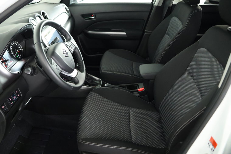Vehicle Image 6