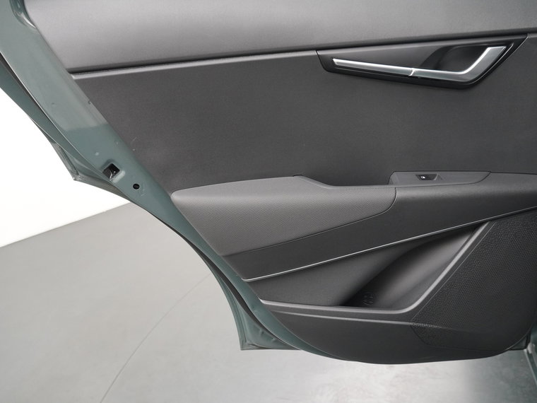 Vehicle Image 37