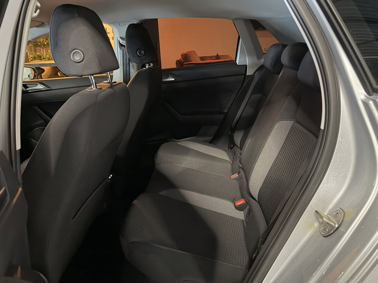 Vehicle Image 25