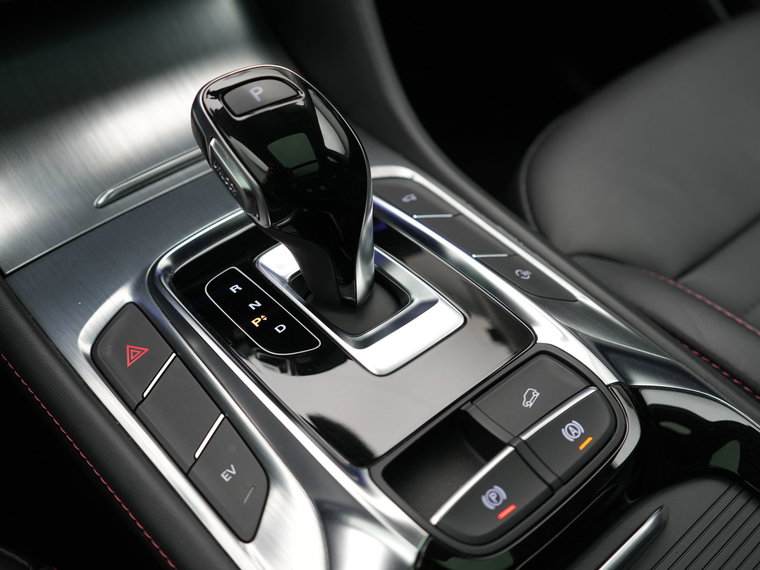 Vehicle Image 32