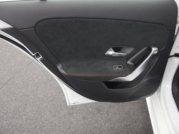 Vehicle Image 37