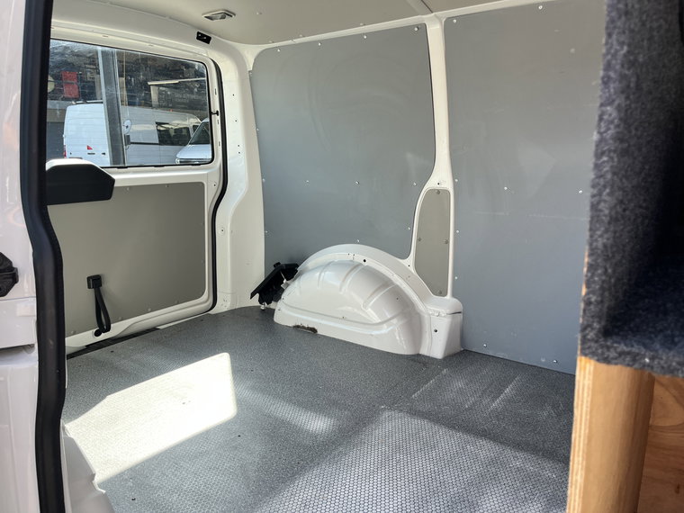 Vehicle Image 28