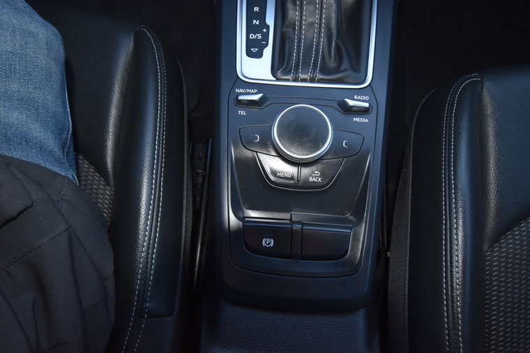 Vehicle Image 25