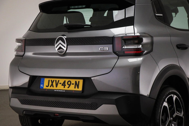 Vehicle Image 21