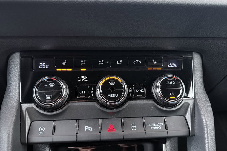 Vehicle Image 32