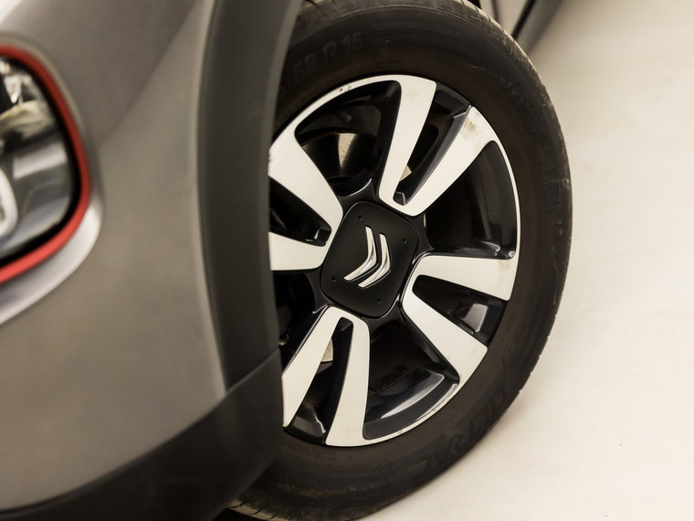 Vehicle Image 12