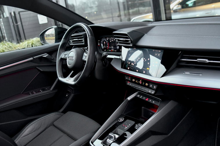 Vehicle Image 21