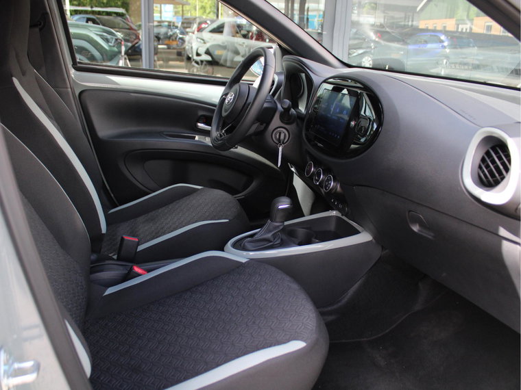 Vehicle Image 21