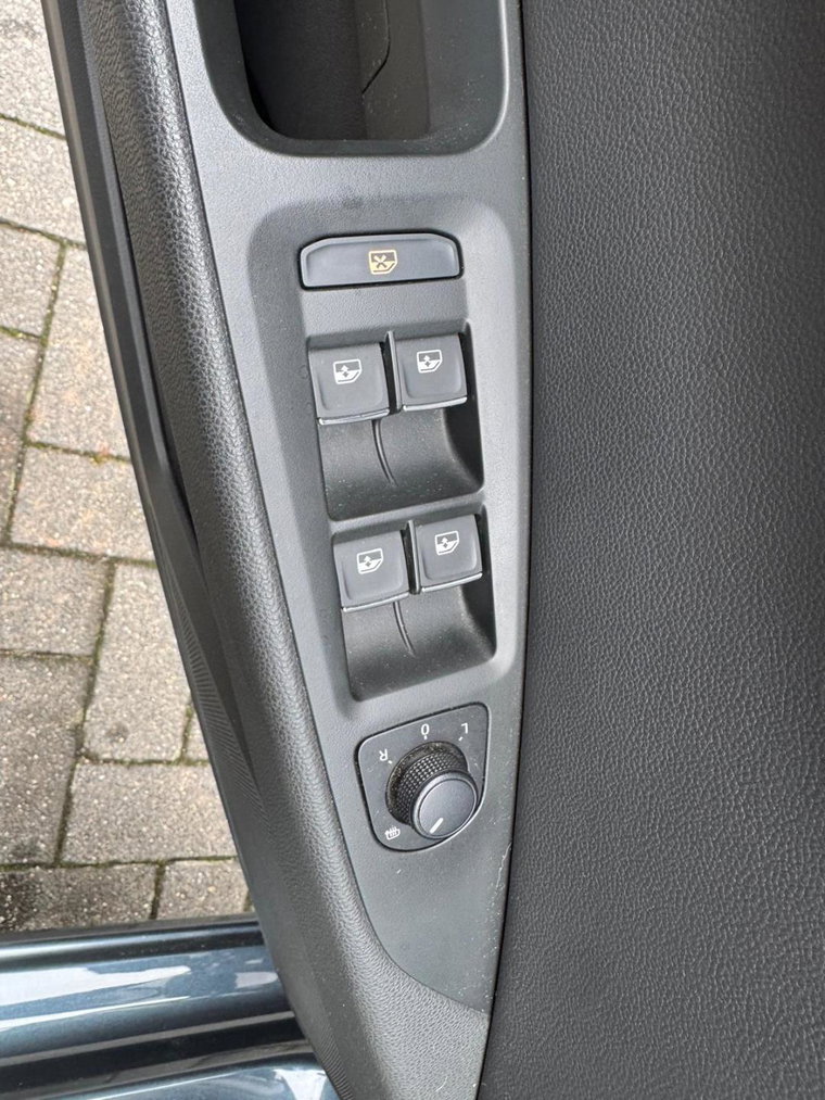 Vehicle Image 27