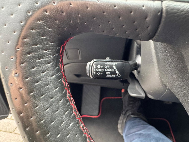 Vehicle Image 32
