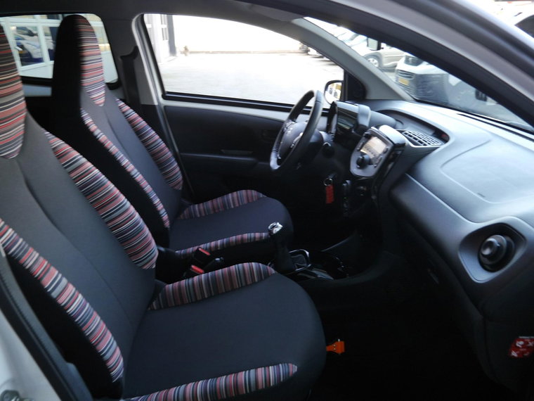 Vehicle Image 12