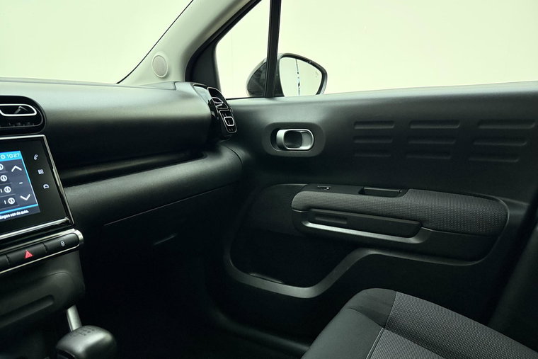 Vehicle Image 32