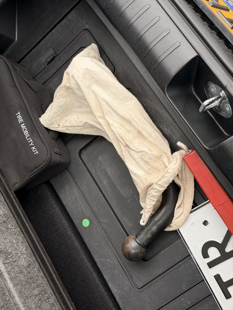 Vehicle Image 25