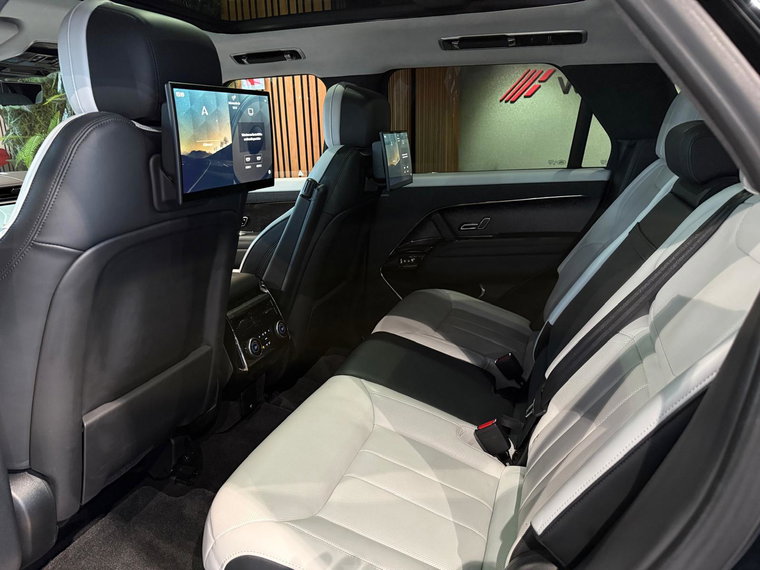 Vehicle Image 36