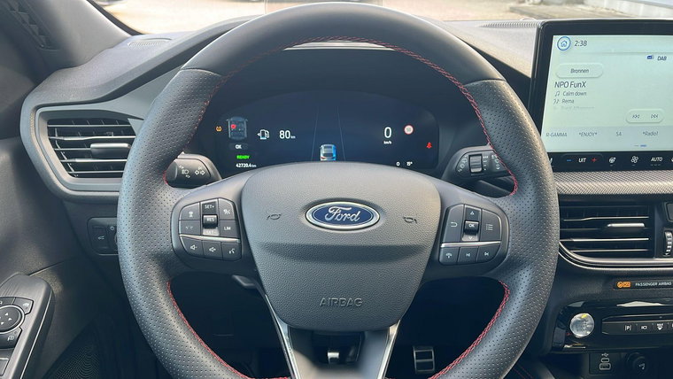 Vehicle Image 25