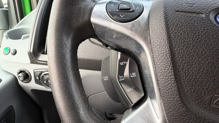 Vehicle Image 25
