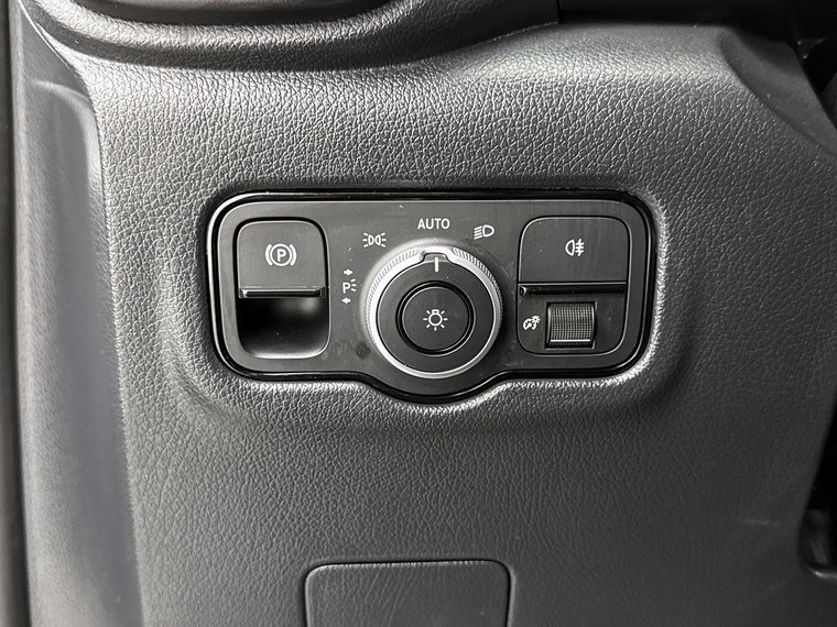 Vehicle Image 24