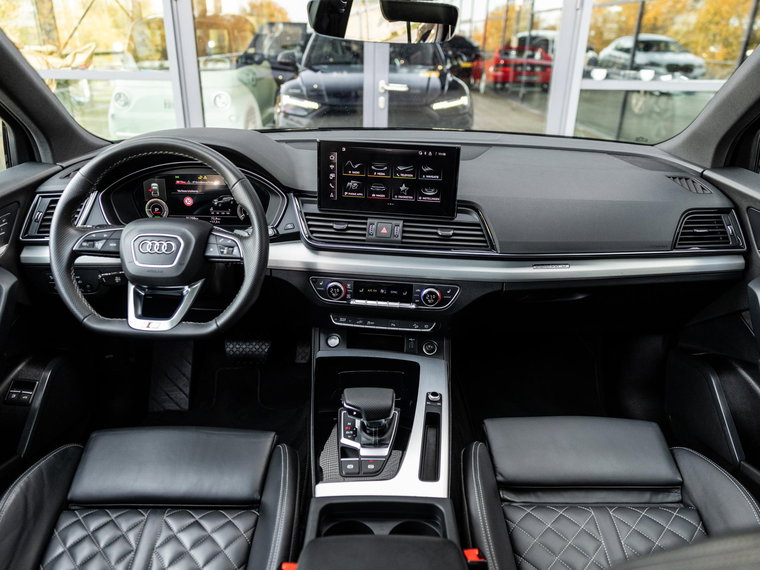 Vehicle Image 12