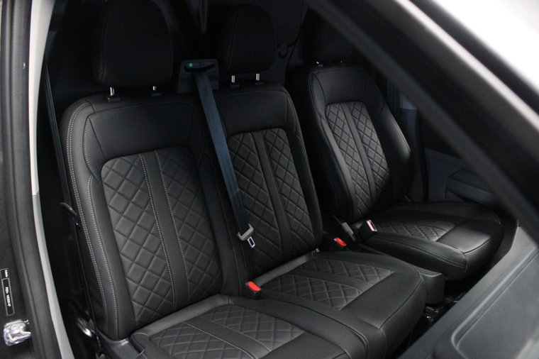 Vehicle Image 19