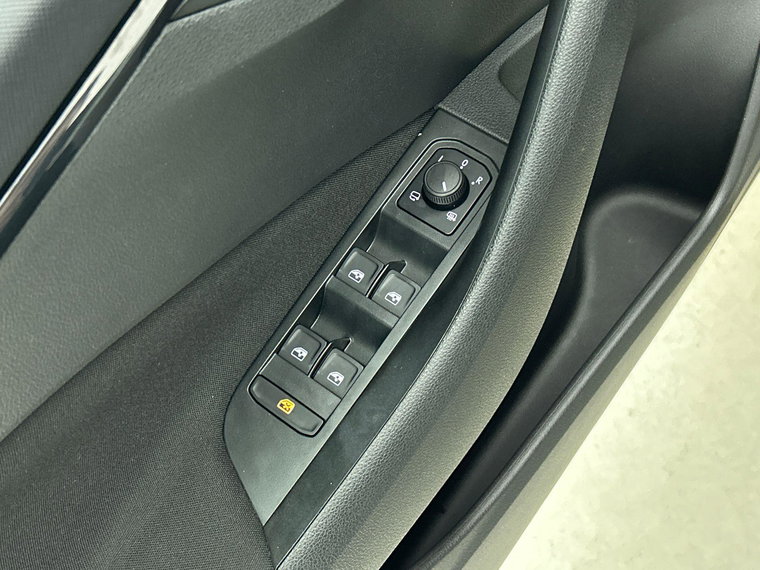 Vehicle Image 28