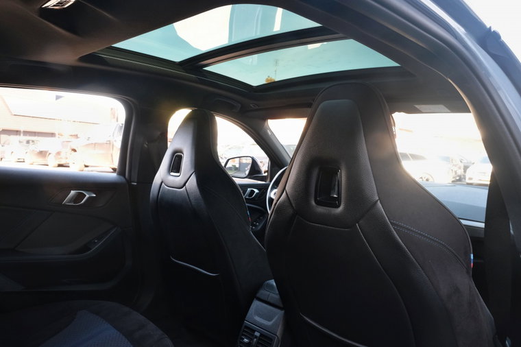 Vehicle Image 32