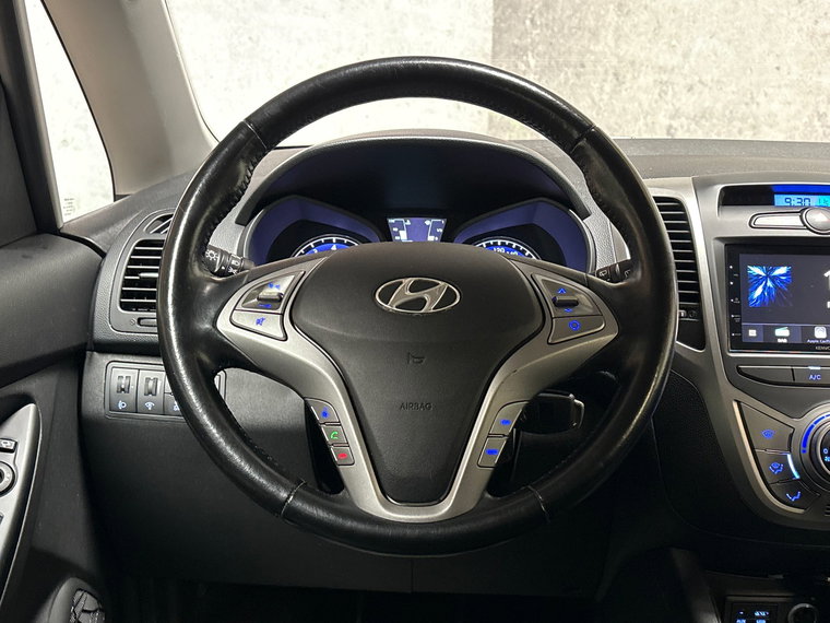 Vehicle Image 15