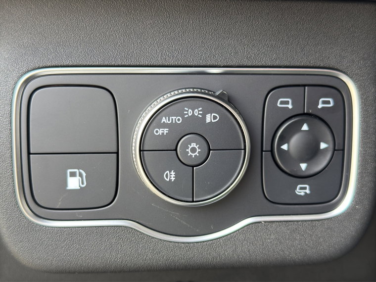 Vehicle Image 28