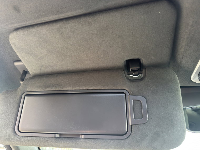 Vehicle Image 32