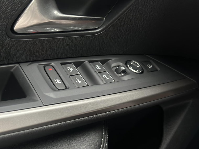 Vehicle Image 28