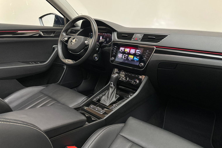 Vehicle Image 16