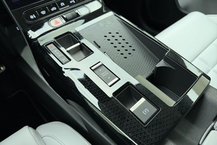 Vehicle Image 33
