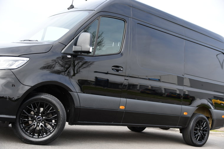 Vehicle Image 32