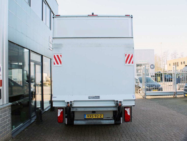 Vehicle Image 32