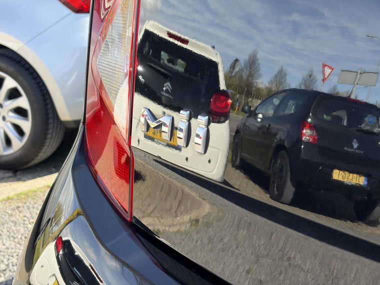 Vehicle Image 35