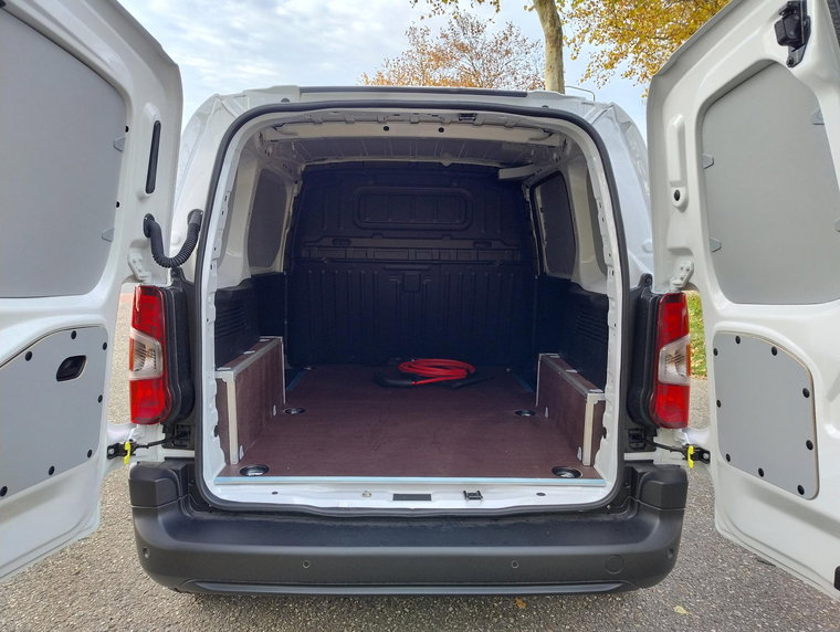 Vehicle Image 16