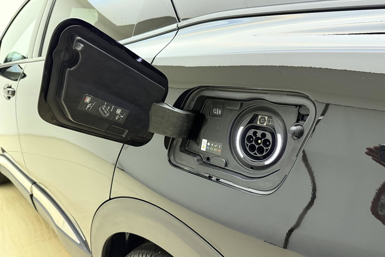 Vehicle Image 16