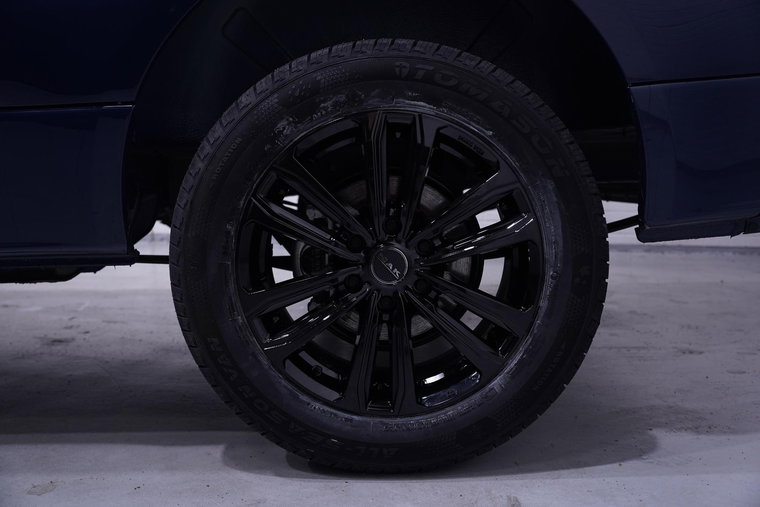 Vehicle Image 18