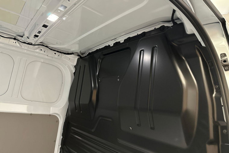 Vehicle Image 13