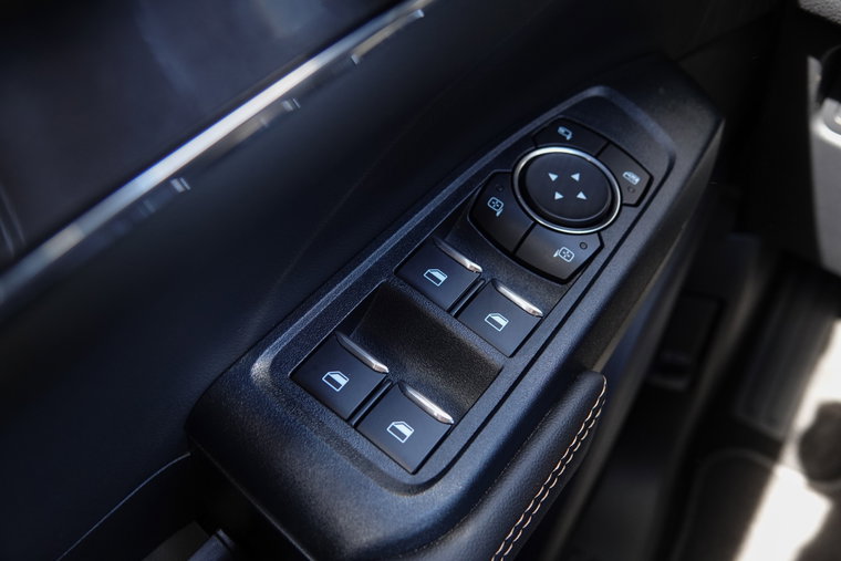 Vehicle Image 25