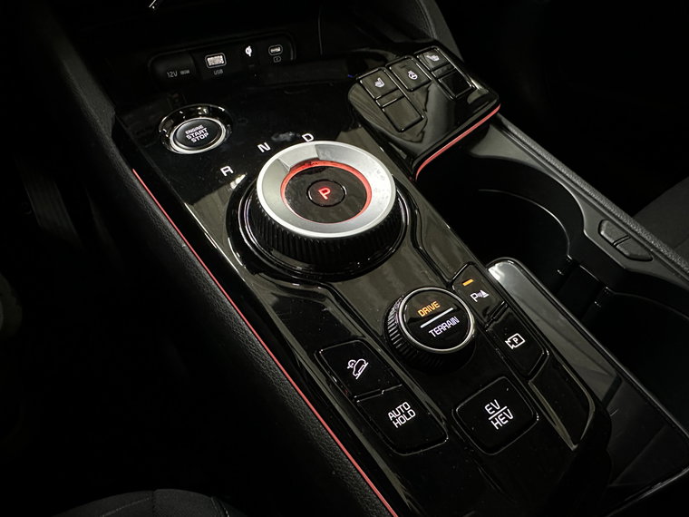 Vehicle Image 25