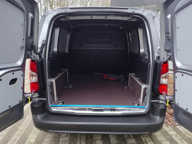 Vehicle Image 16